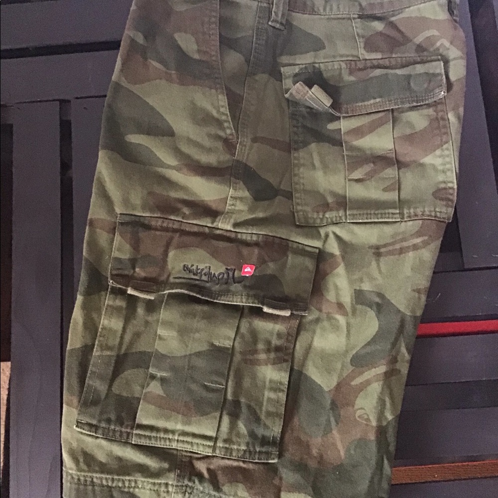 Quicksilver Cargo Shorts size 33